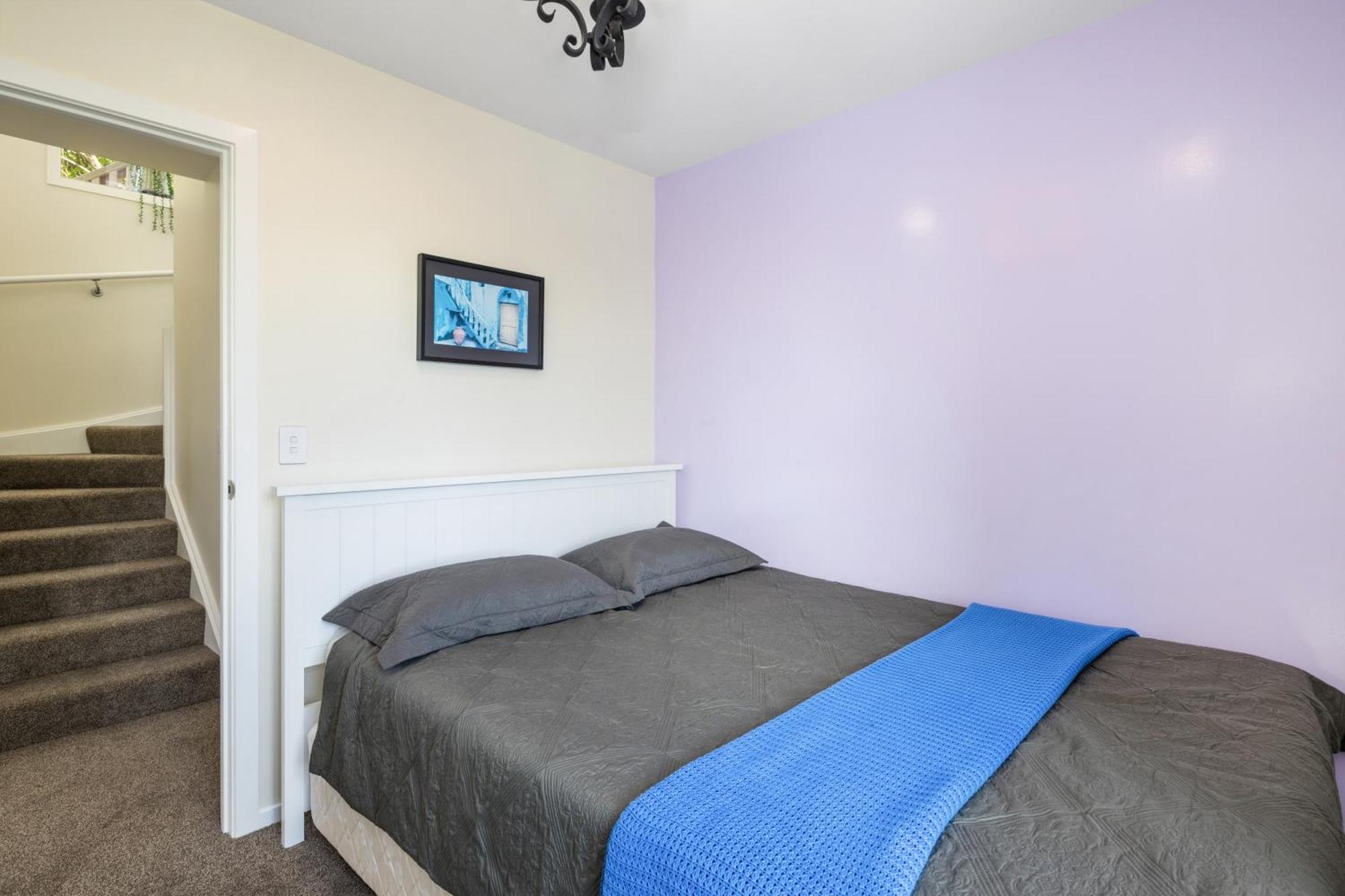 Stunning View, Privacy, Close To Ferry & Brand-new