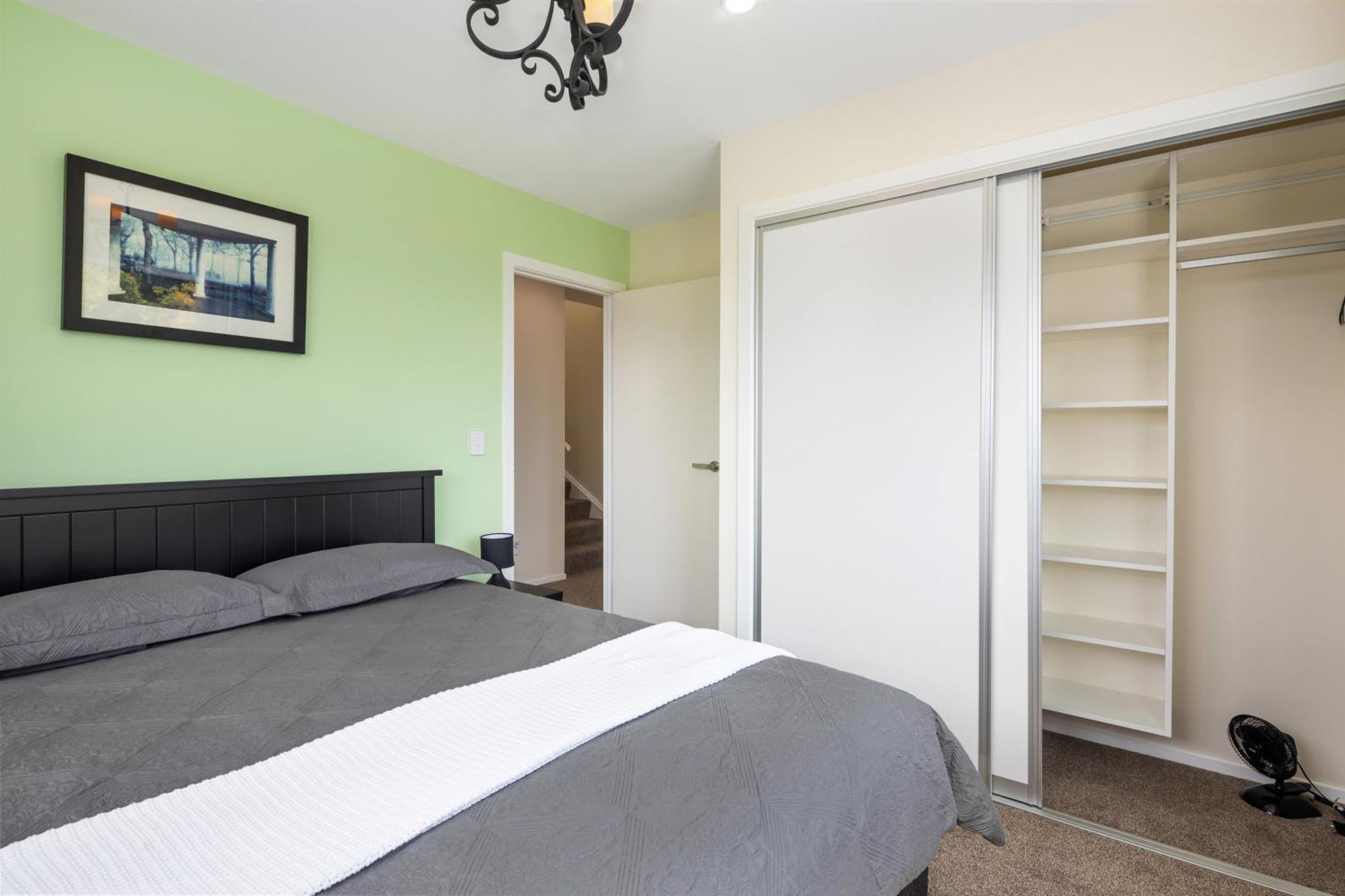 Stunning View, Privacy, Close To Ferry & Brand-new * Wellington