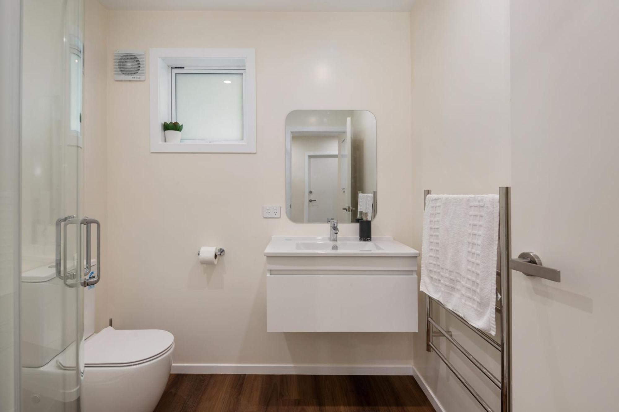 Stunning View, Privacy, Close To Ferry & Brand-new