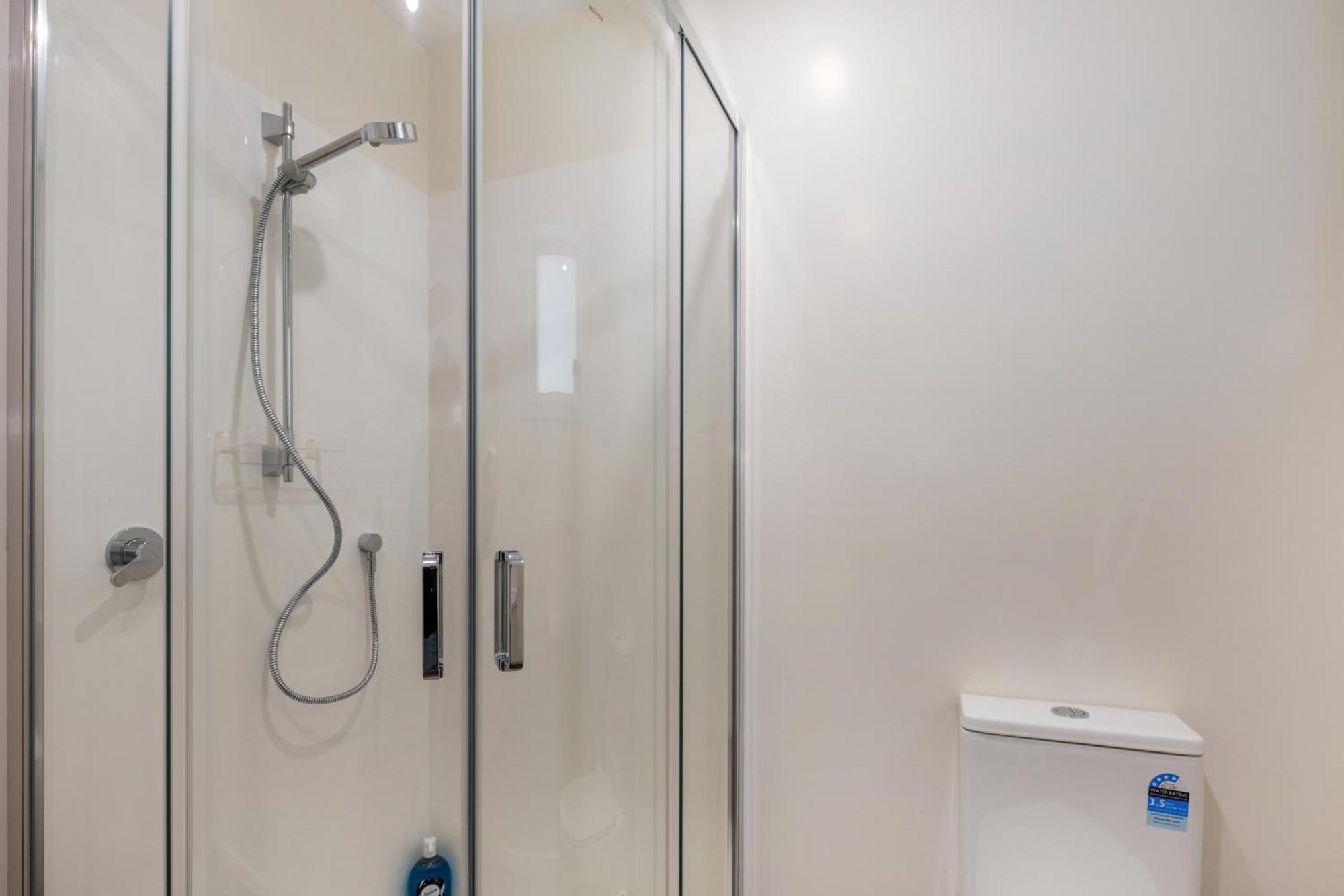 Stunning View, Privacy, Close To Ferry & Brand-new Holiday home Wellington