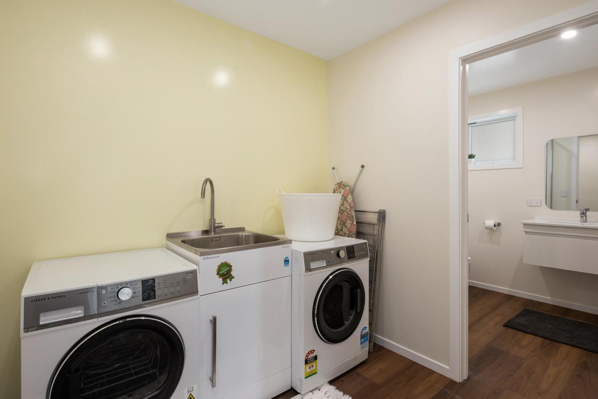 Stunning View, Privacy, Close To Ferry & Brand-new Wellington