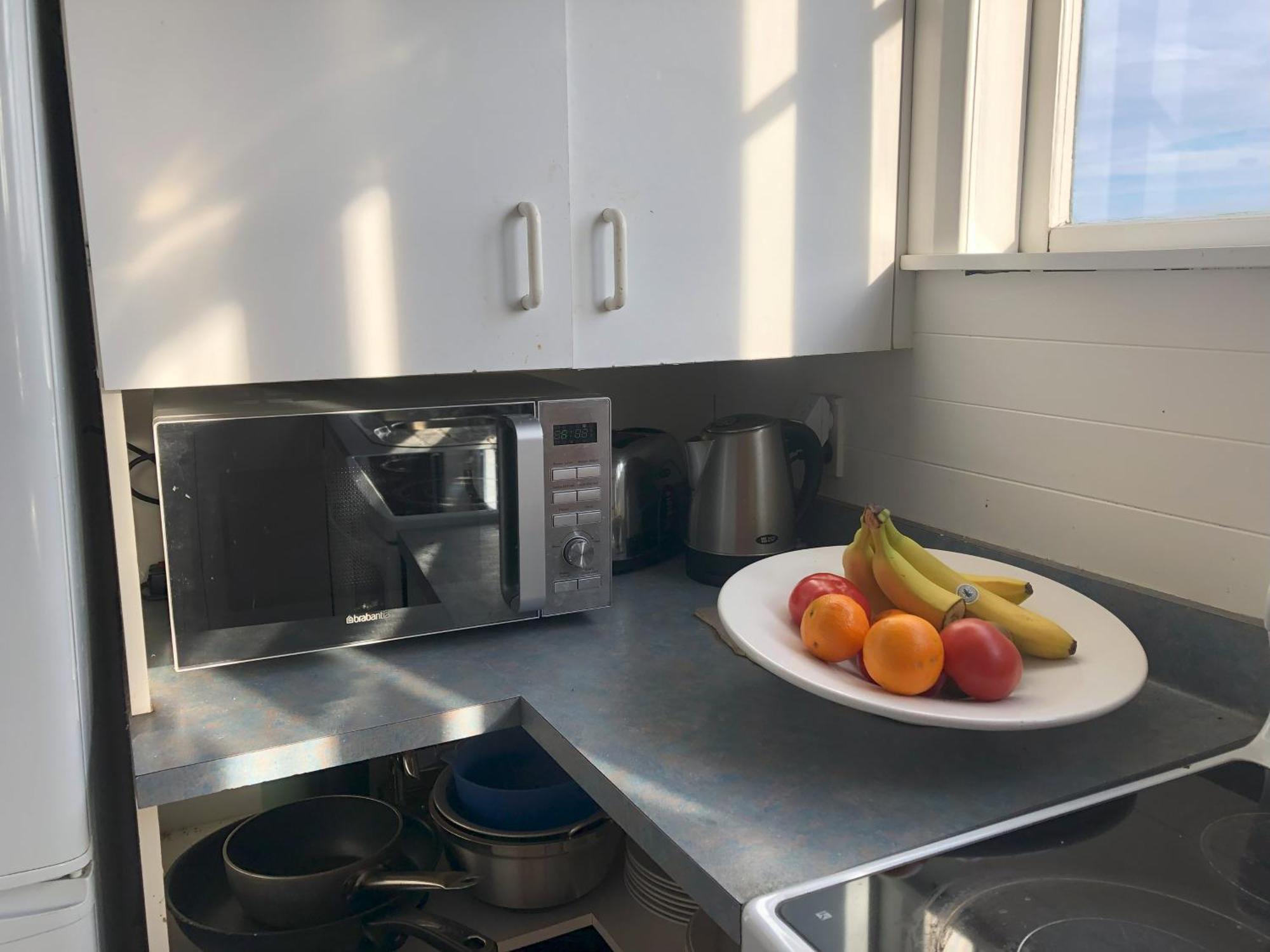 Apartment Seafront Haven In Island Bay With Deck, Outdoor Bath, And Parking Wellington
