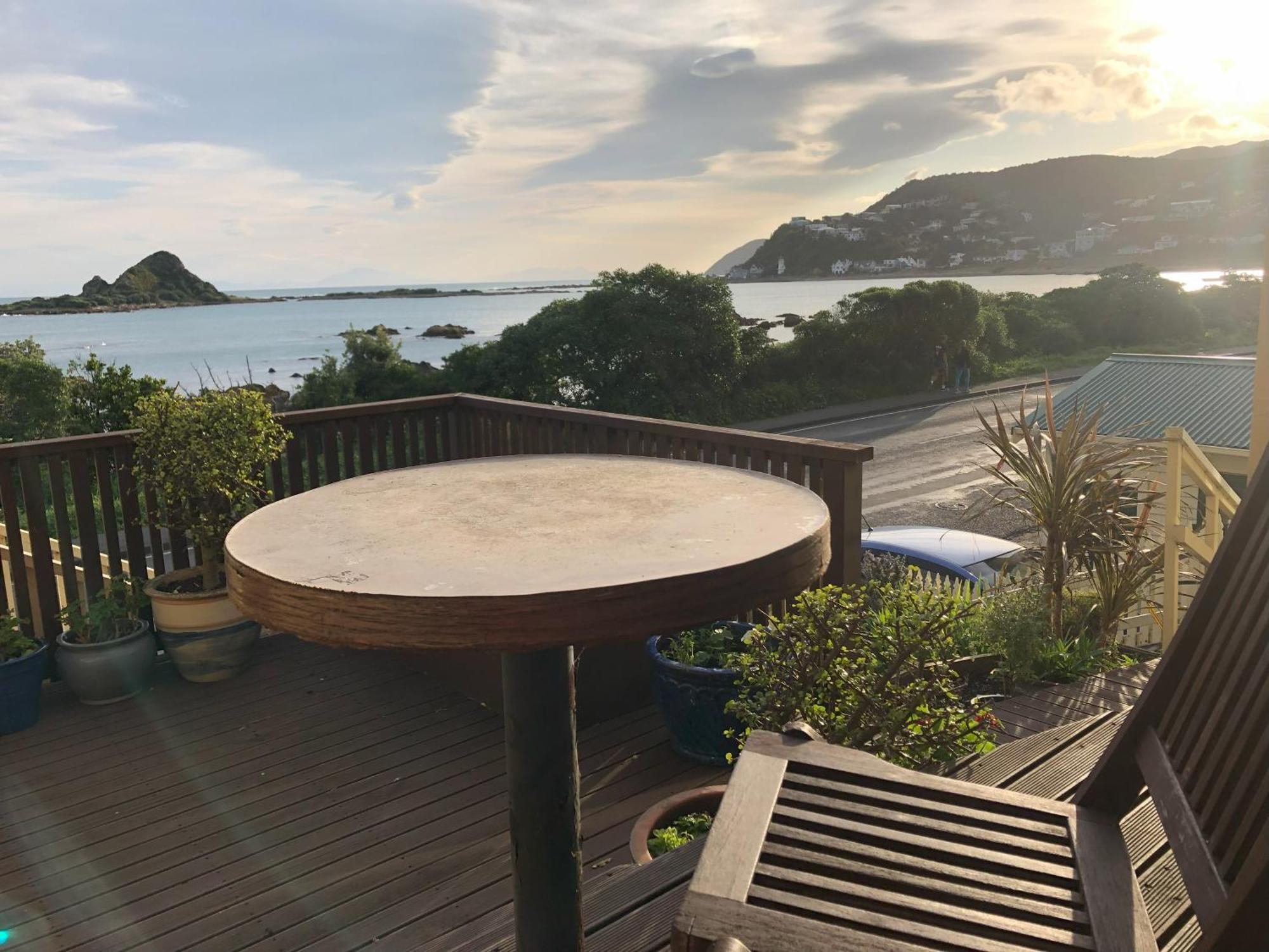 Seafront Haven In Island Bay With Deck, Outdoor Bath, And Parking Apartment Wellington
