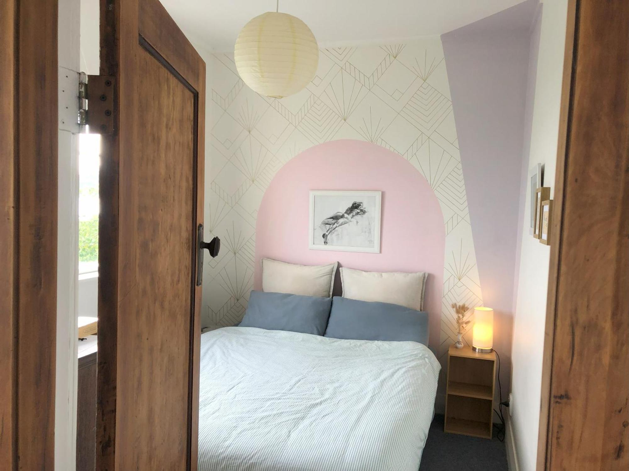 Seafront Haven In Island Bay With Deck, Outdoor Bath, And Parking