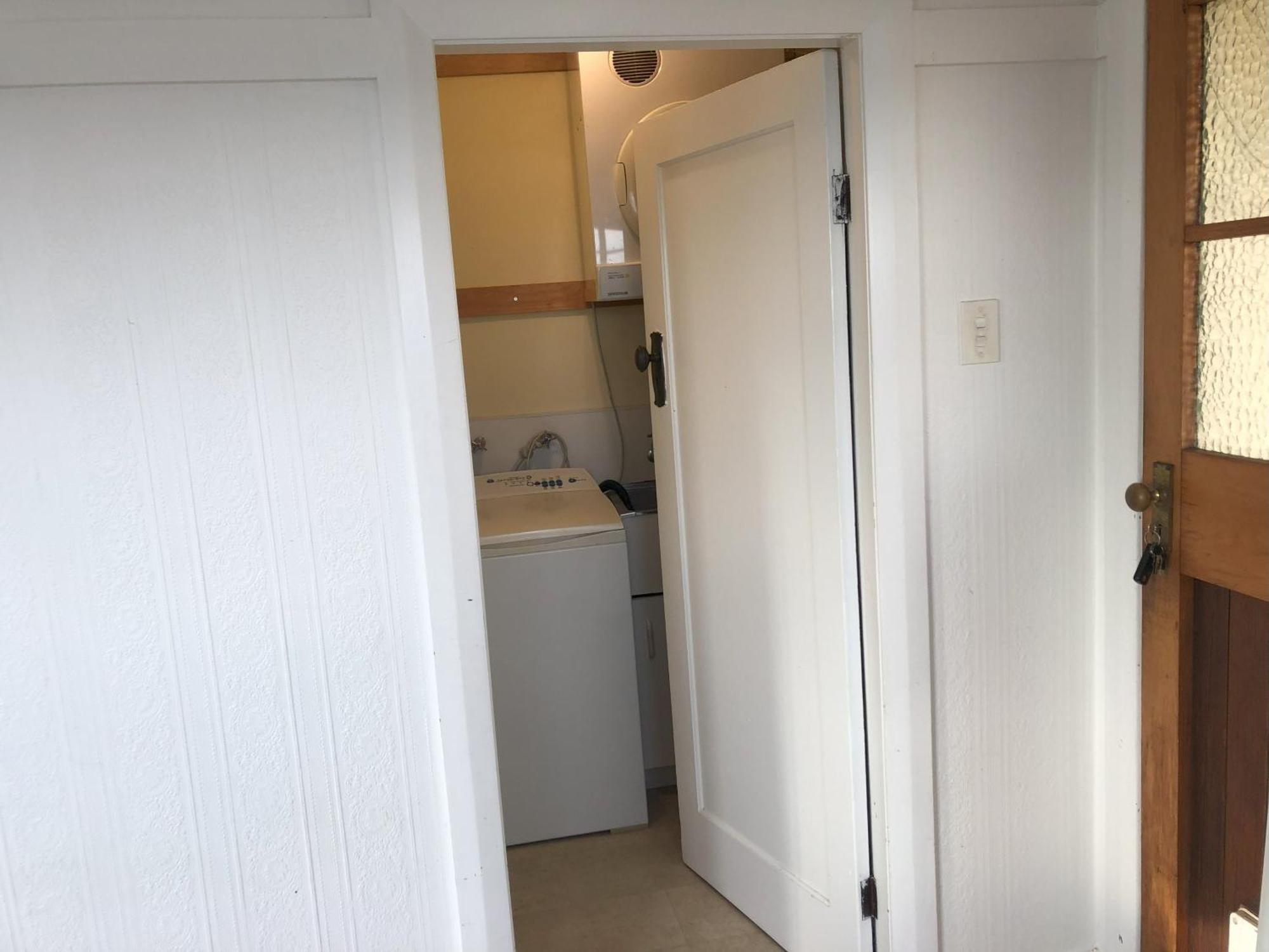 Seafront Haven In Island Bay With Deck, Outdoor Bath, And Parking * Wellington