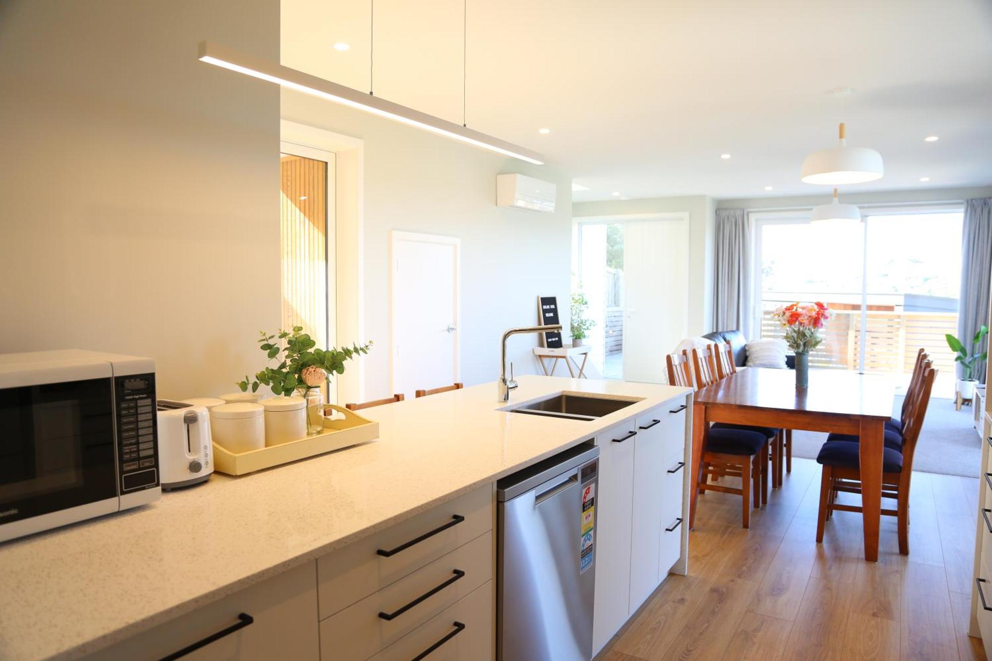 Holiday home Skyline Vista - Entirely New House With Luxe Views, Espresso, Netflix & Free Parking *