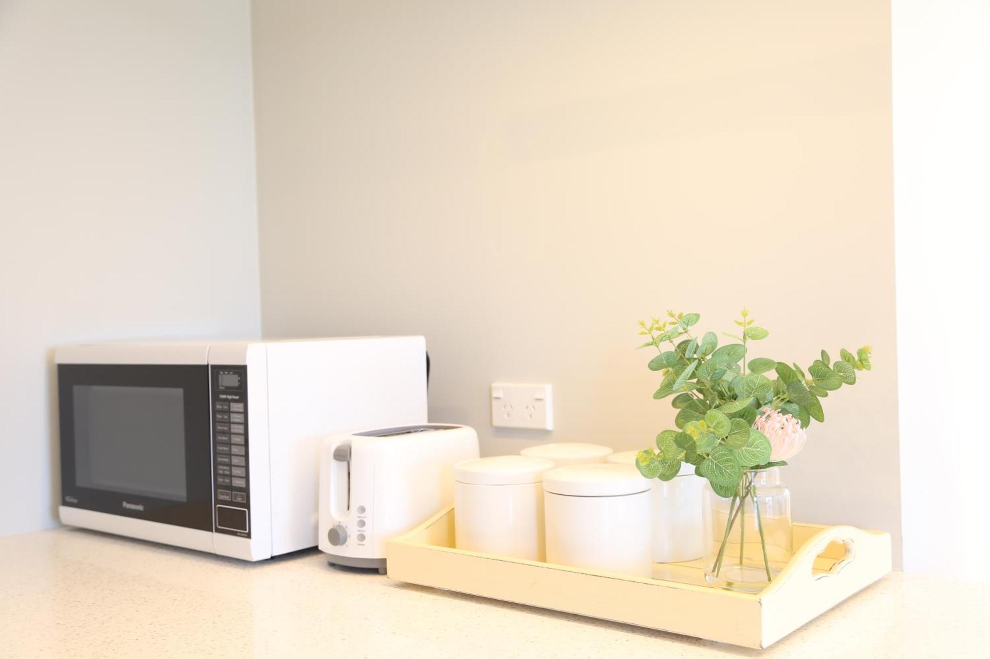 Skyline Vista - Entirely New House With Luxe Views, Espresso, Netflix & Free Parking Holiday home