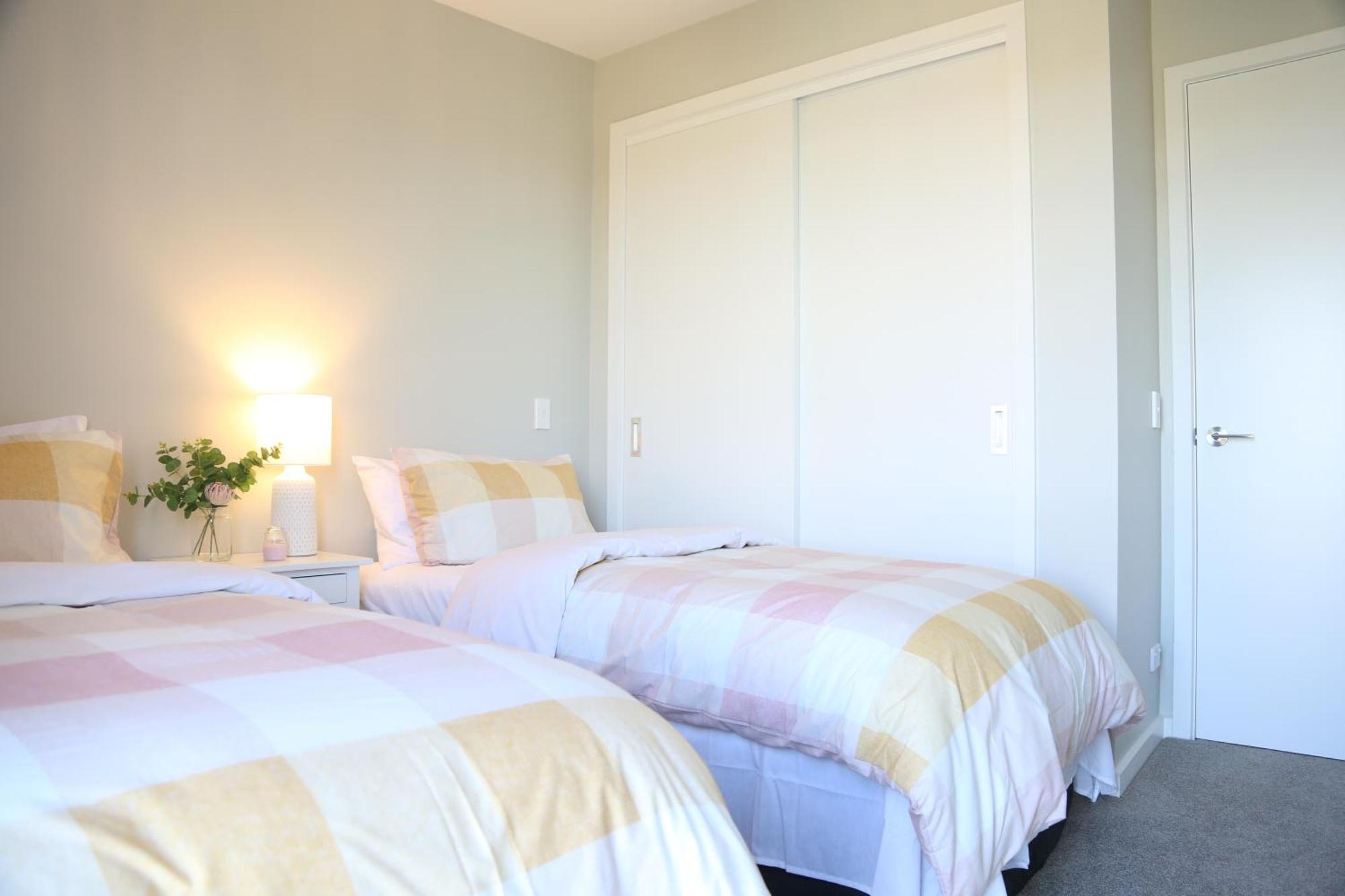 Skyline Vista - Entirely New House With Luxe Views, Espresso, Netflix & Free Parking Holiday home *