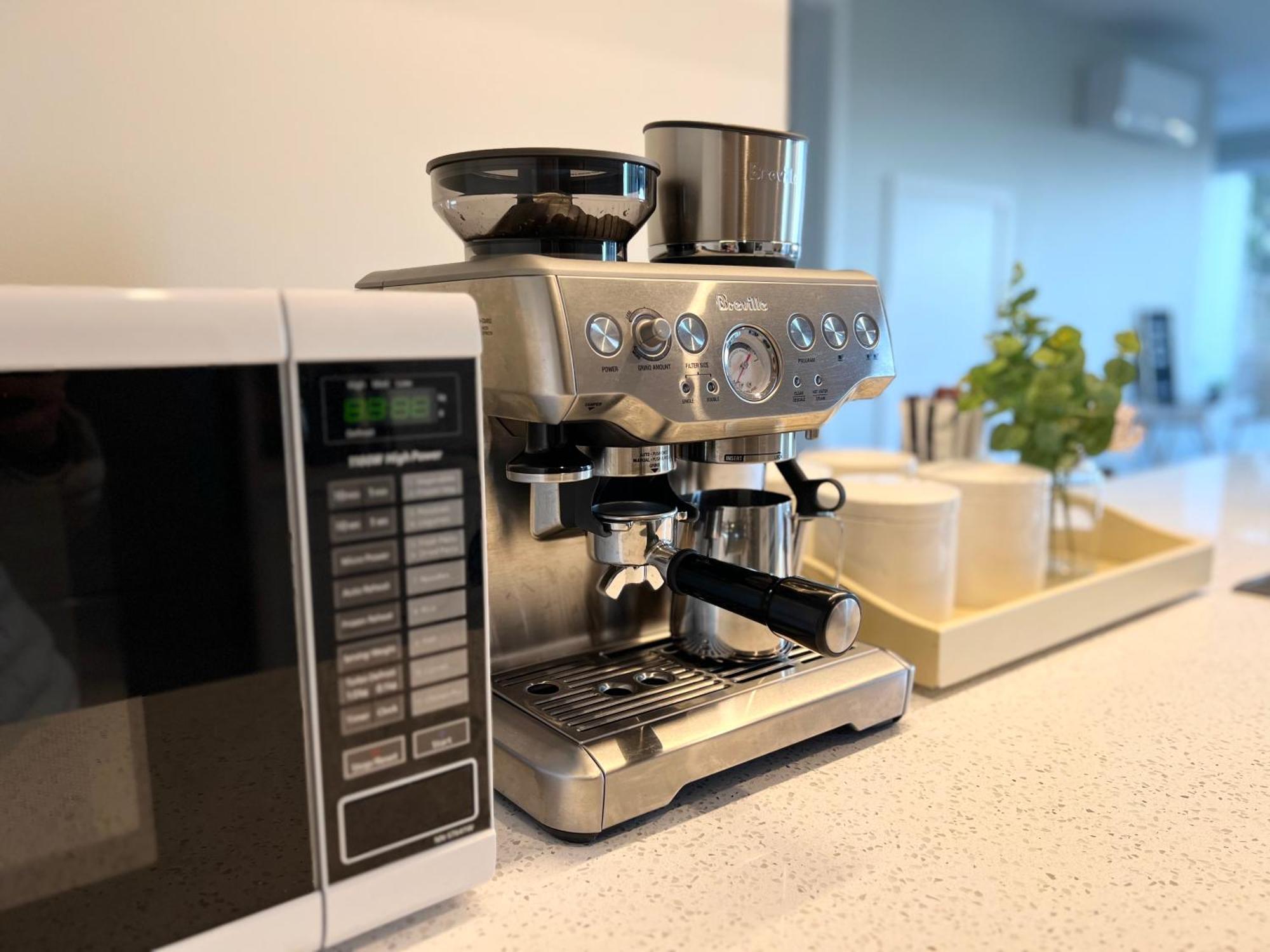Holiday home Skyline Vista - Entirely New House With Luxe Views, Espresso, Netflix & Free Parking