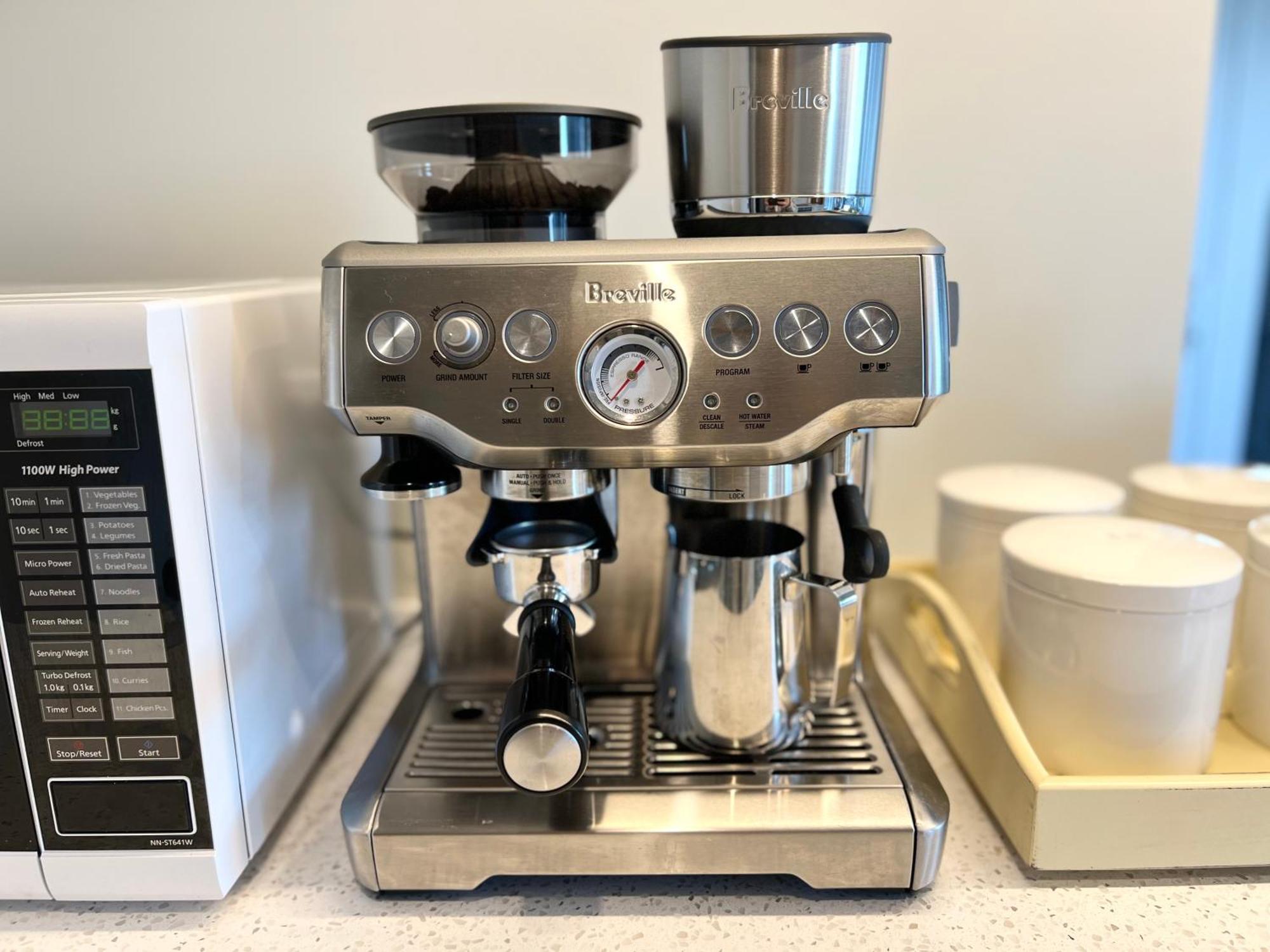 Holiday home Skyline Vista - Entirely New House With Luxe Views, Espresso, Netflix & Free Parking