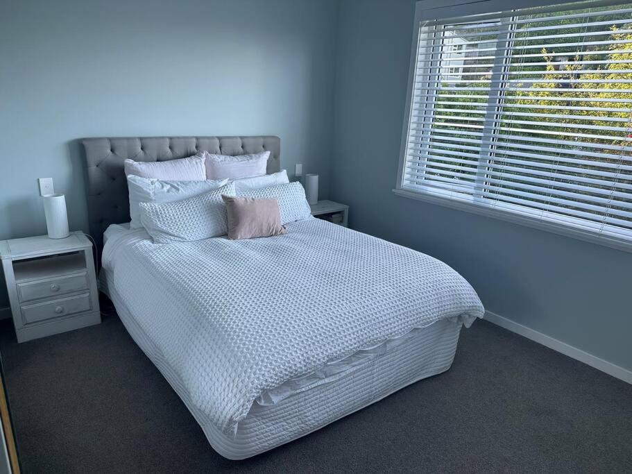 Views For Day's In Lyall Bay Holiday home