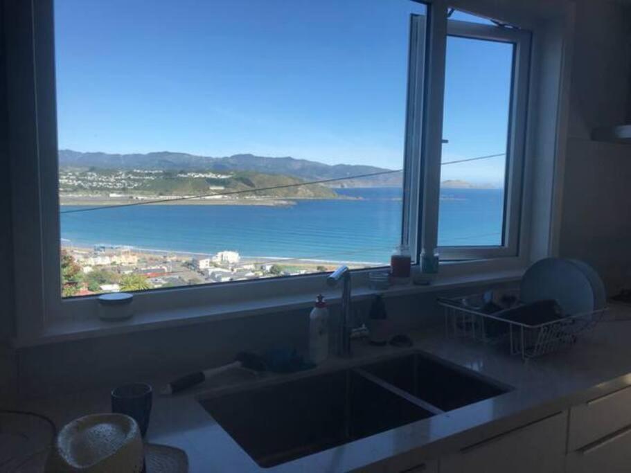 Views For Day's In Lyall Bay Holiday home *