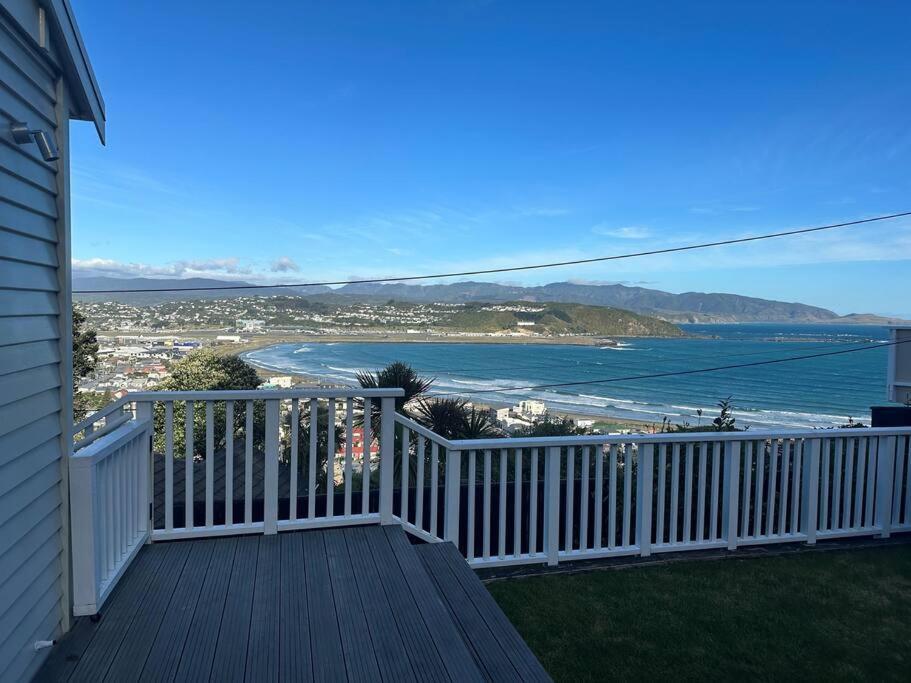 Views For Day's In Lyall Bay Holiday home