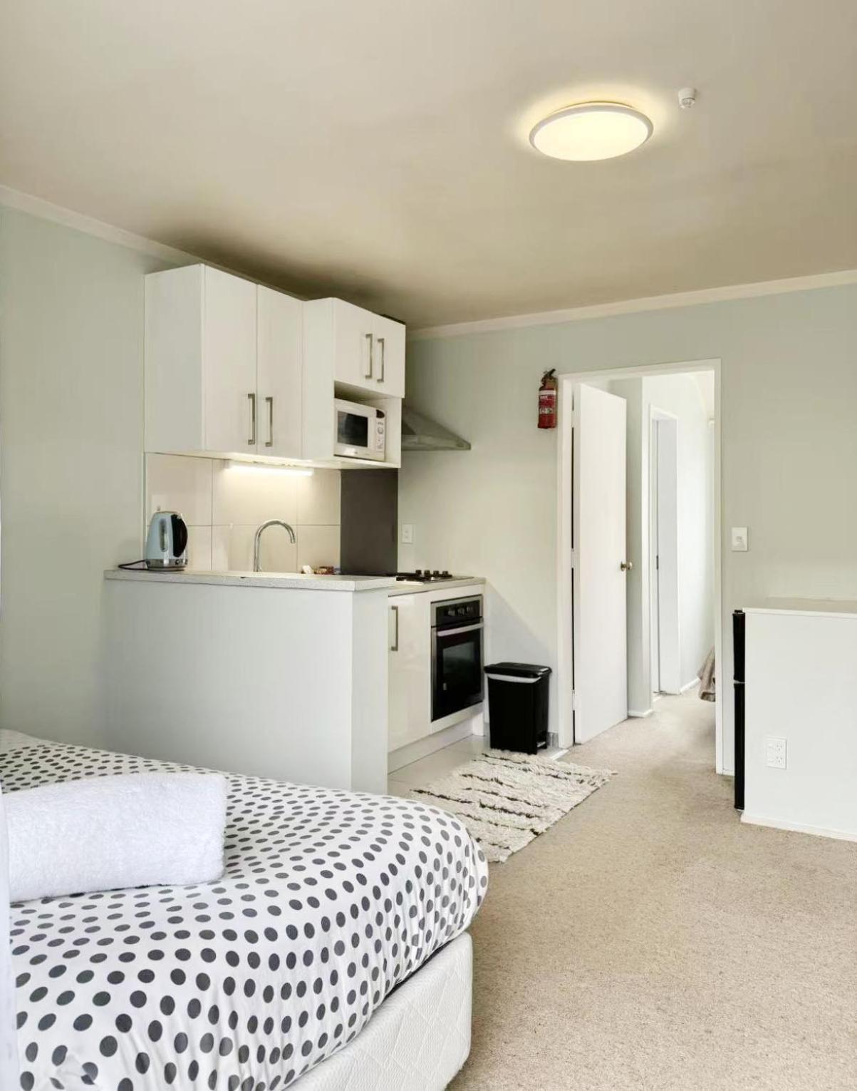Adelaide Motel 3*