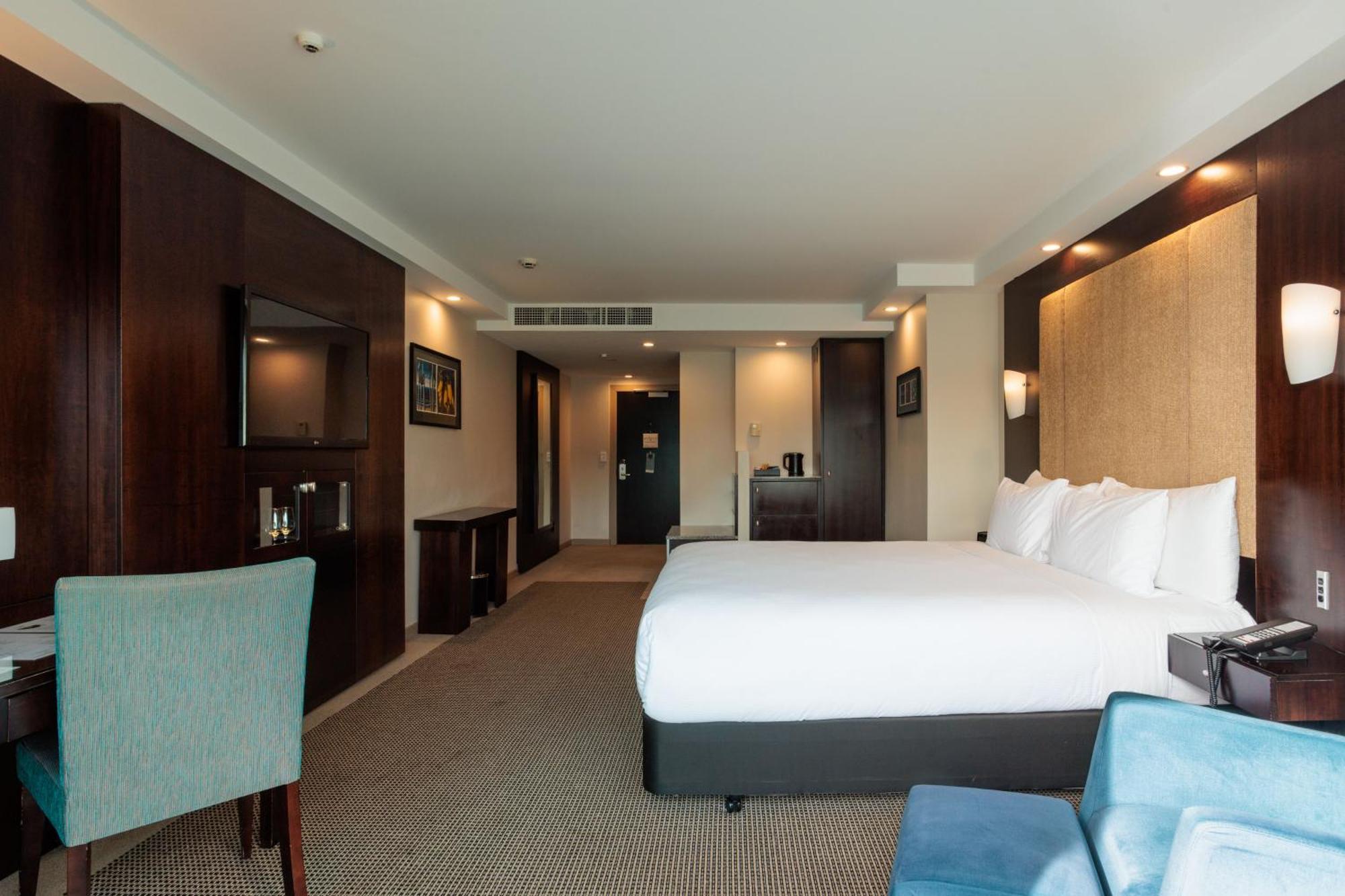 Hotel Copthorne Wellington, Oriental Bay 4*