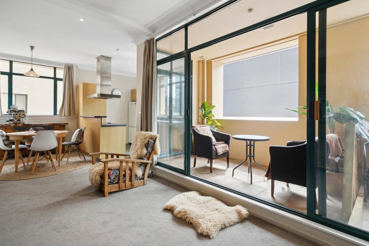Spacious, 2 Bed, Retreat Apartment