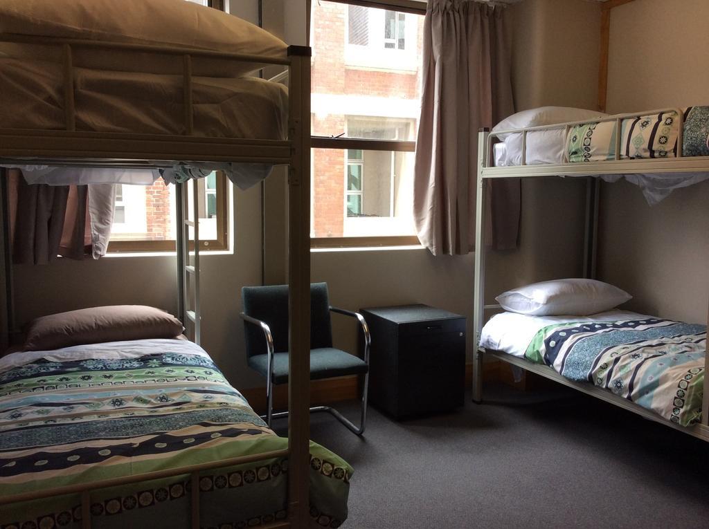 Wild Zebra Backpackers Hostel *