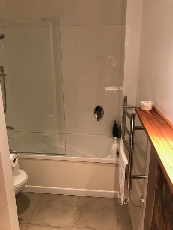 Private, Comfortable Studio. 5* Wellington