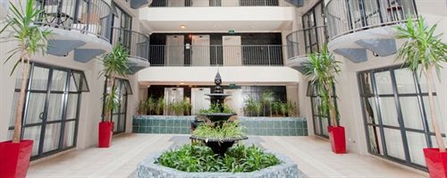 Quest Atrium Serviced Aparthotel 4*