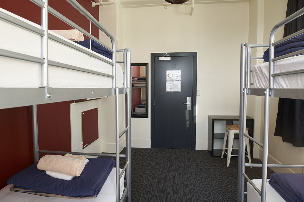 Hostel Base *