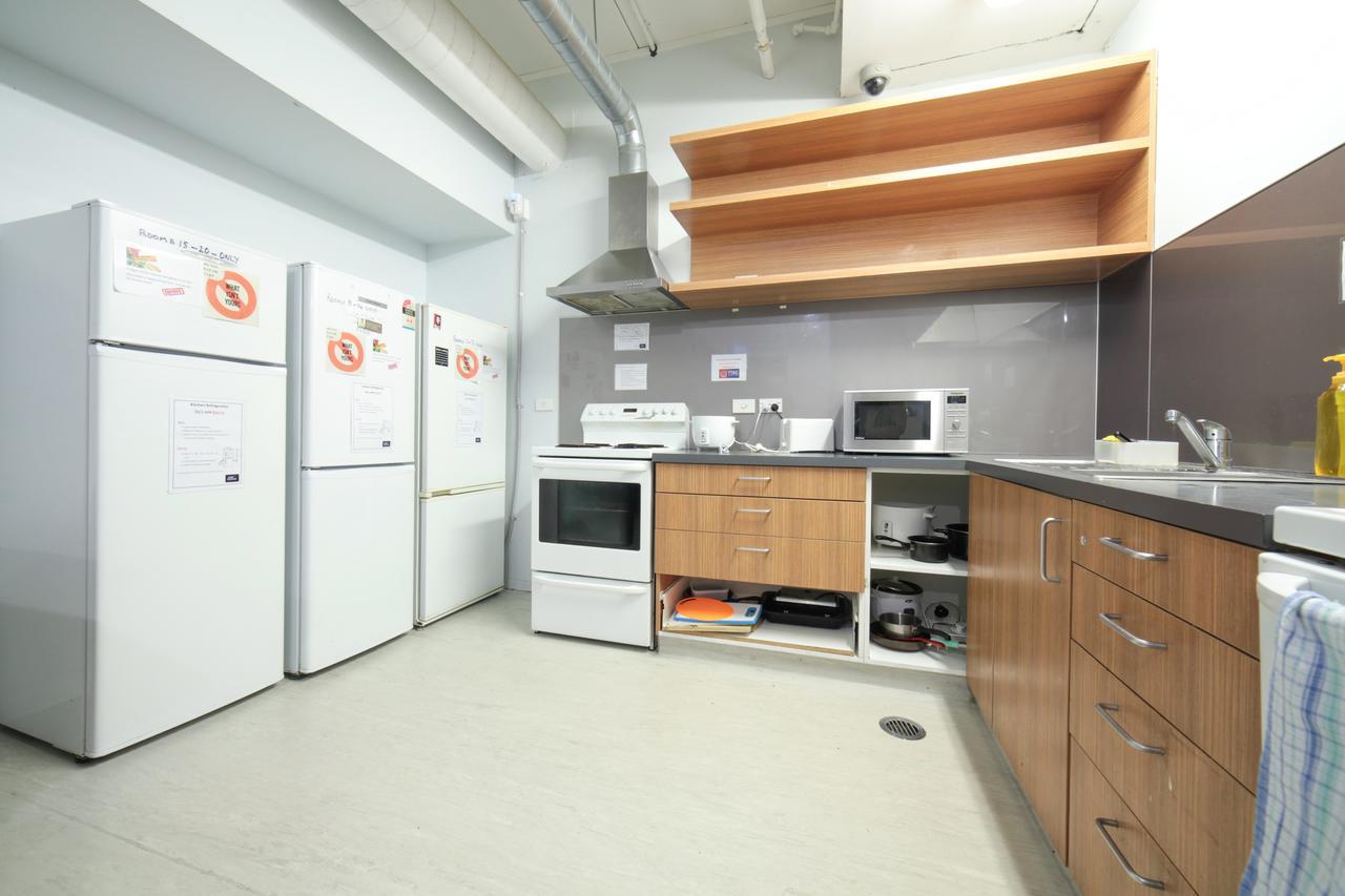 Laneway Backpackers Hostel *