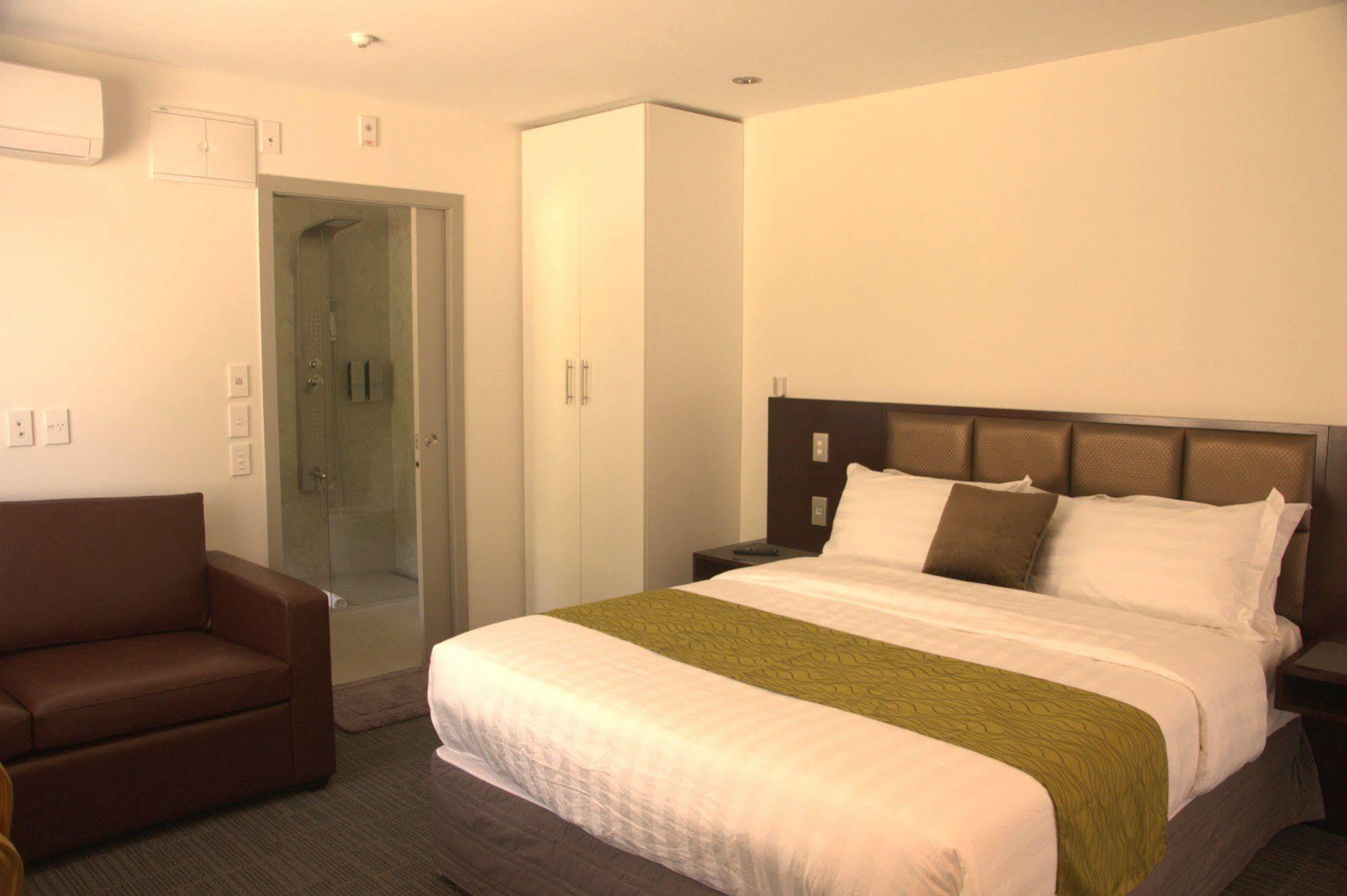 Newlands Court 3*