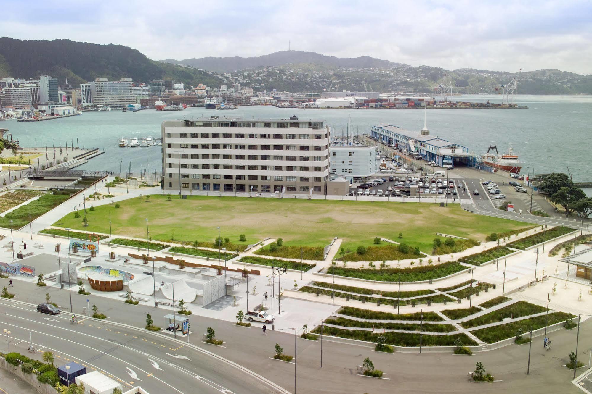 Bay Plaza Hotel