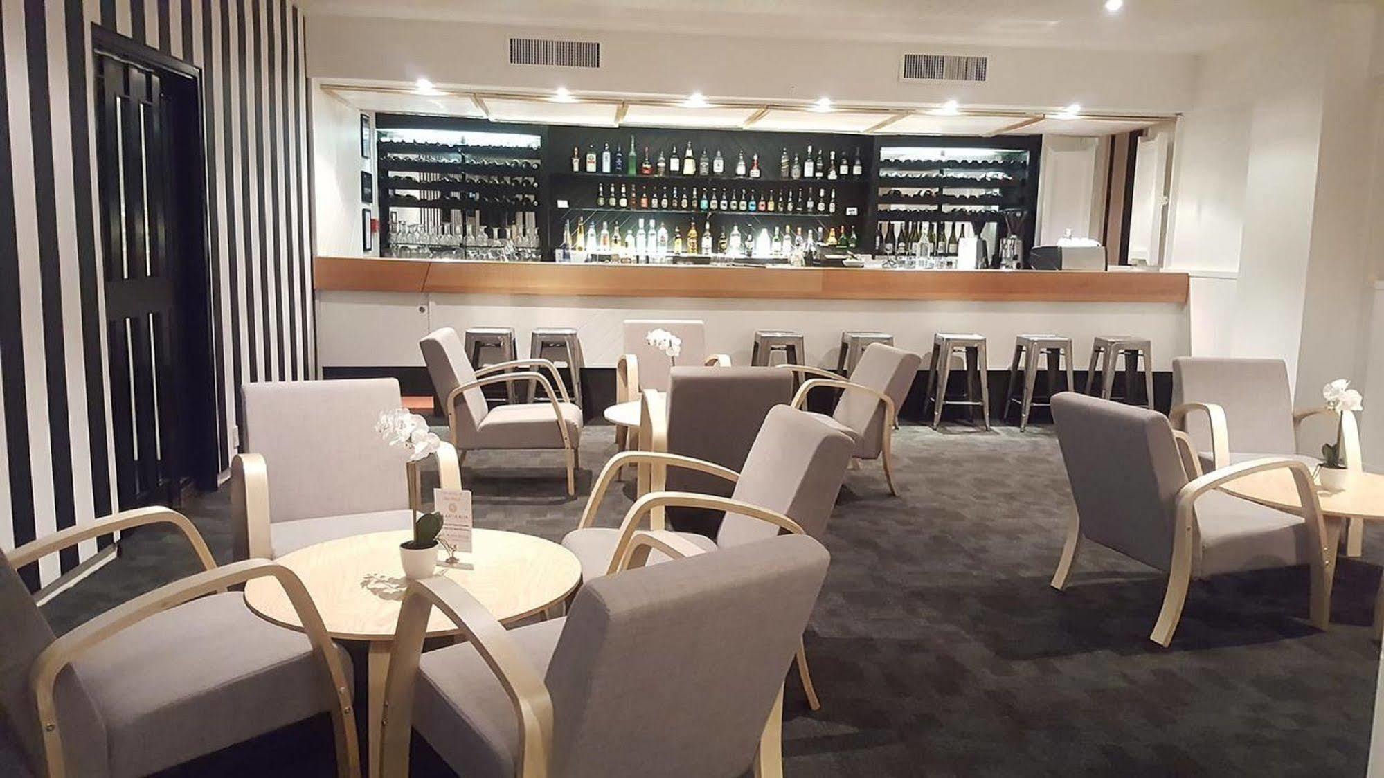 Bay Plaza 3*