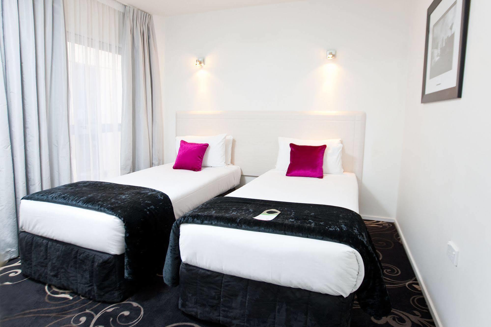 Mercure And 3* Wellington