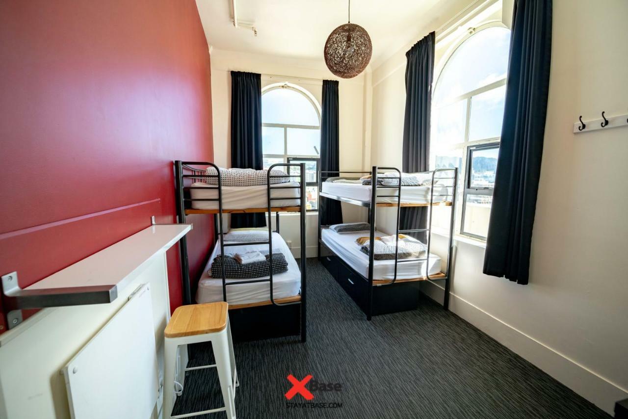 Hostel Base *