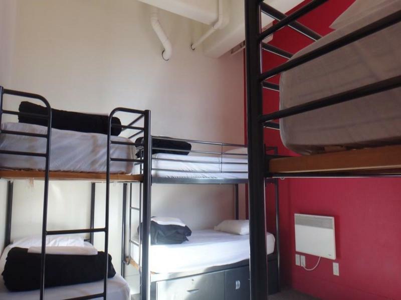 Hostel Base *