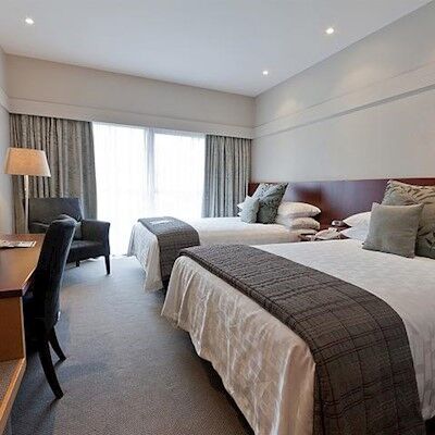 Cook Grand Chancellor Hotel 4*