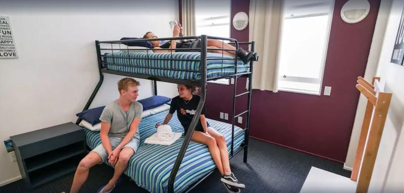 Nomads Capital Backpackers - (adults Only) Hostel