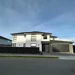 Mountain View Room