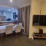 Peaceful Hillview - Double Bed At Churton Park