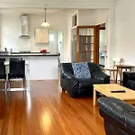 Spacious Retreat Near Ferry & Mall