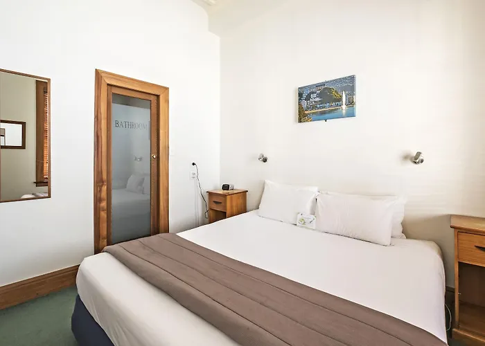 The Cambridge Hotel & Backpackers