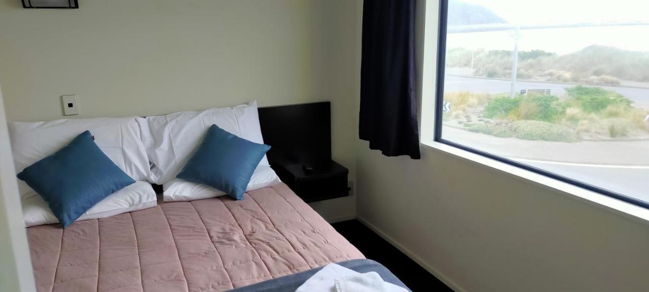 Airport Motel 4*