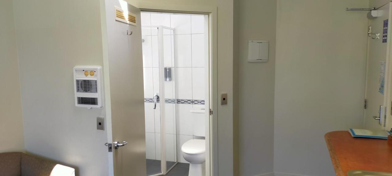 Airport Motel 4*