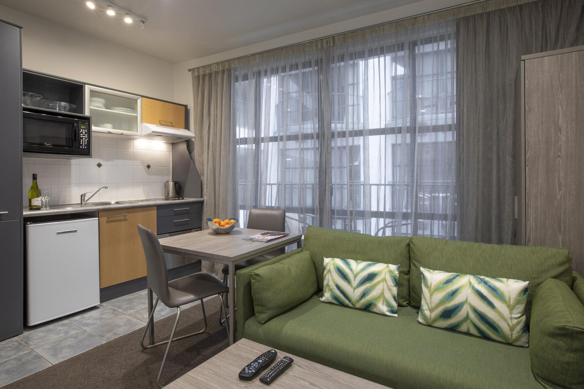Aparthotel Quest Atrium Apartment Hotel 4*