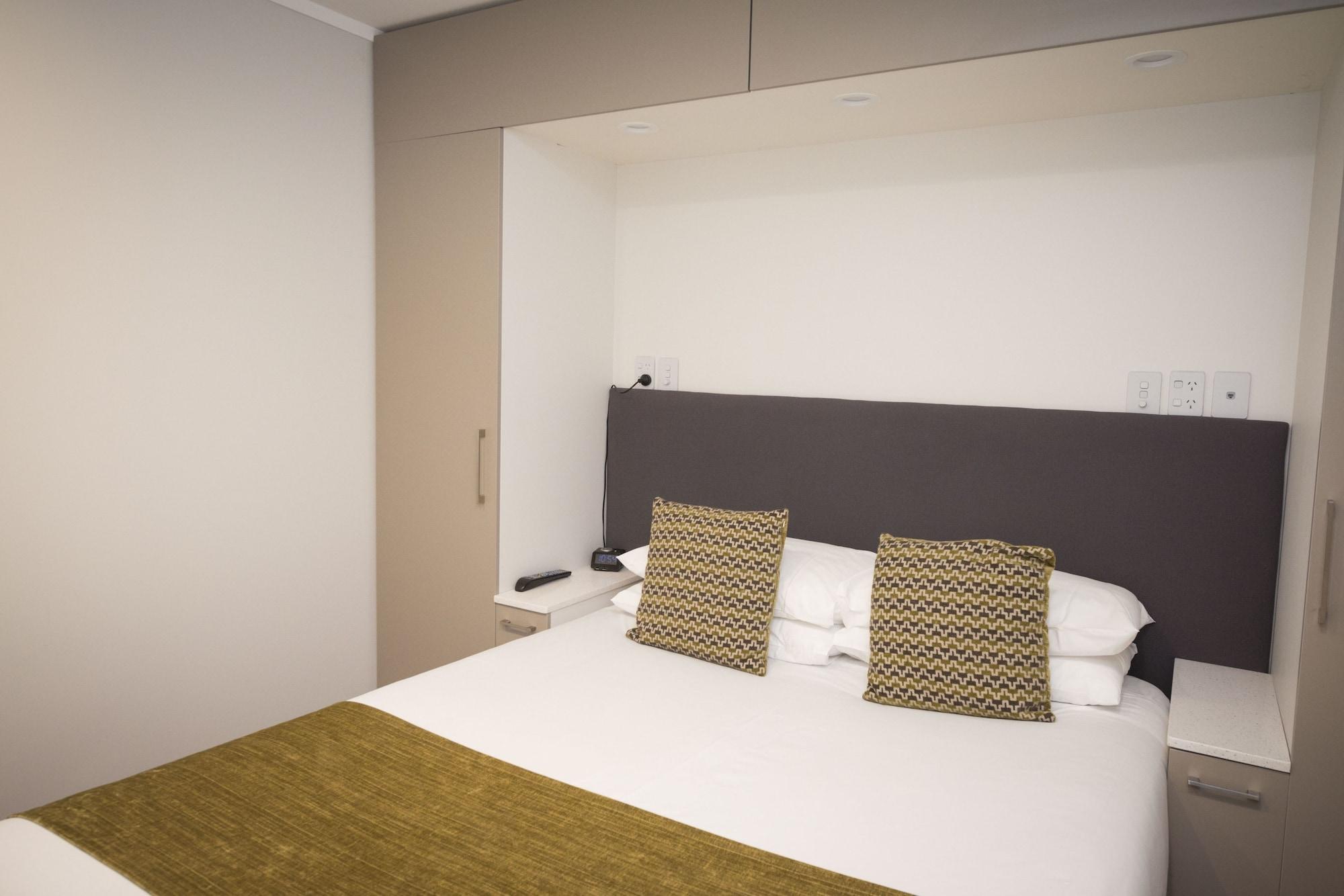 Aparthotel Quest On Johnston Serviced 4*