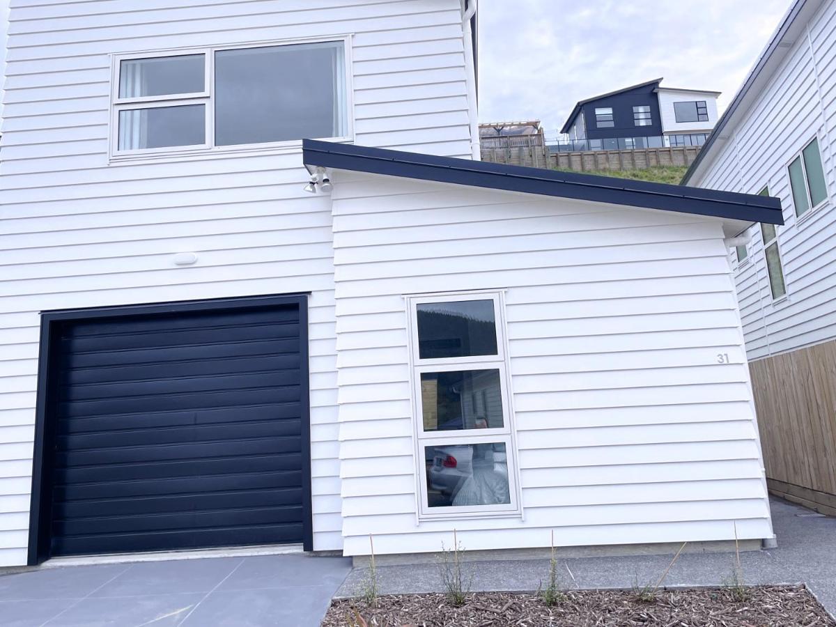 No Party Allowed, Brand New! Free Unlimited Fiber Wifi * Wellington
