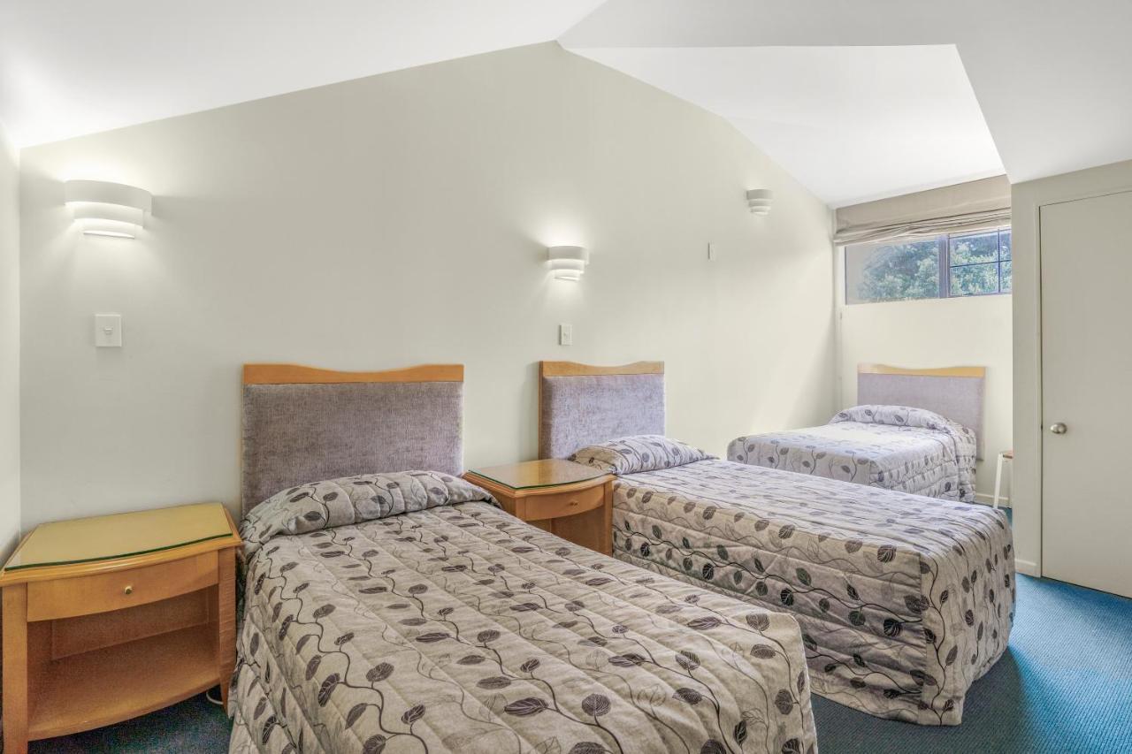 Capital Motor Hotel 4*