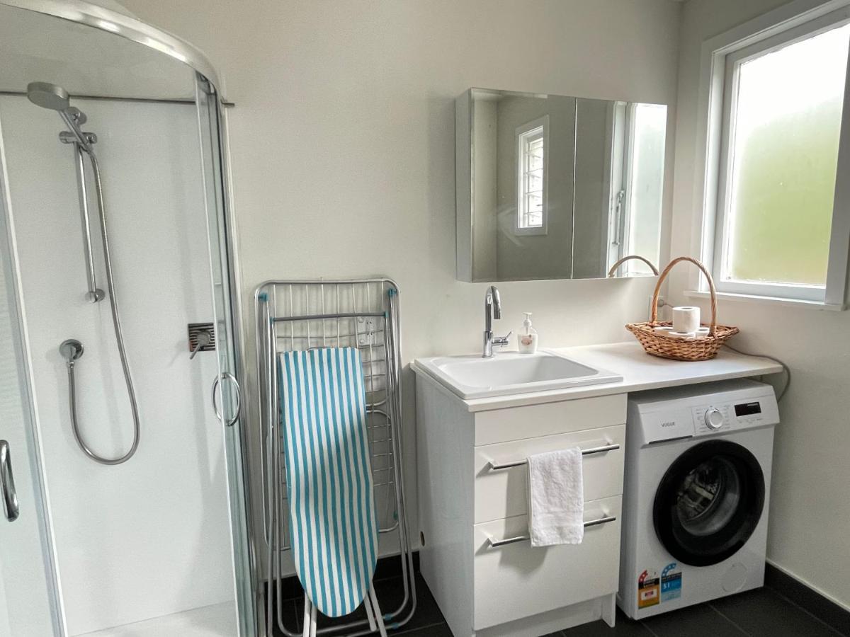 Spacious Retreat Near Ferry & Mall Holiday home Wellington