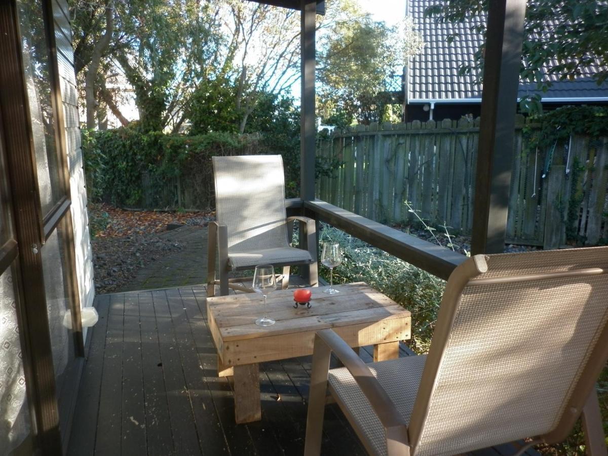 A 5 Minutes' Walk To The Beach Homestay *