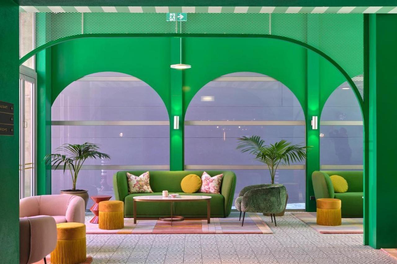 Hotel Naumi
