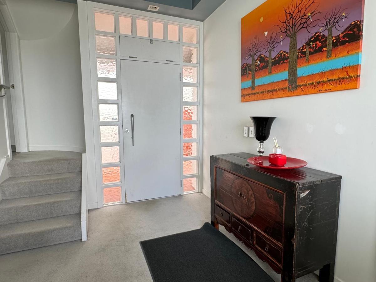 Super Large Seaview House Wellington