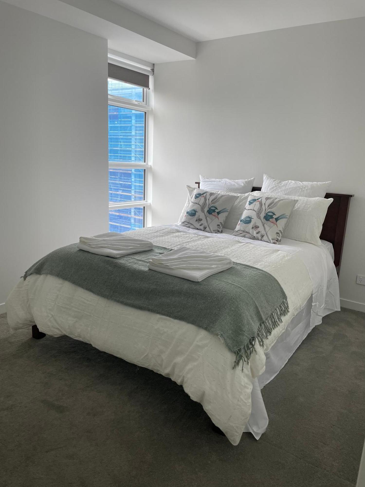 Harbor View Two Bedroom At Pinnacle Apartment