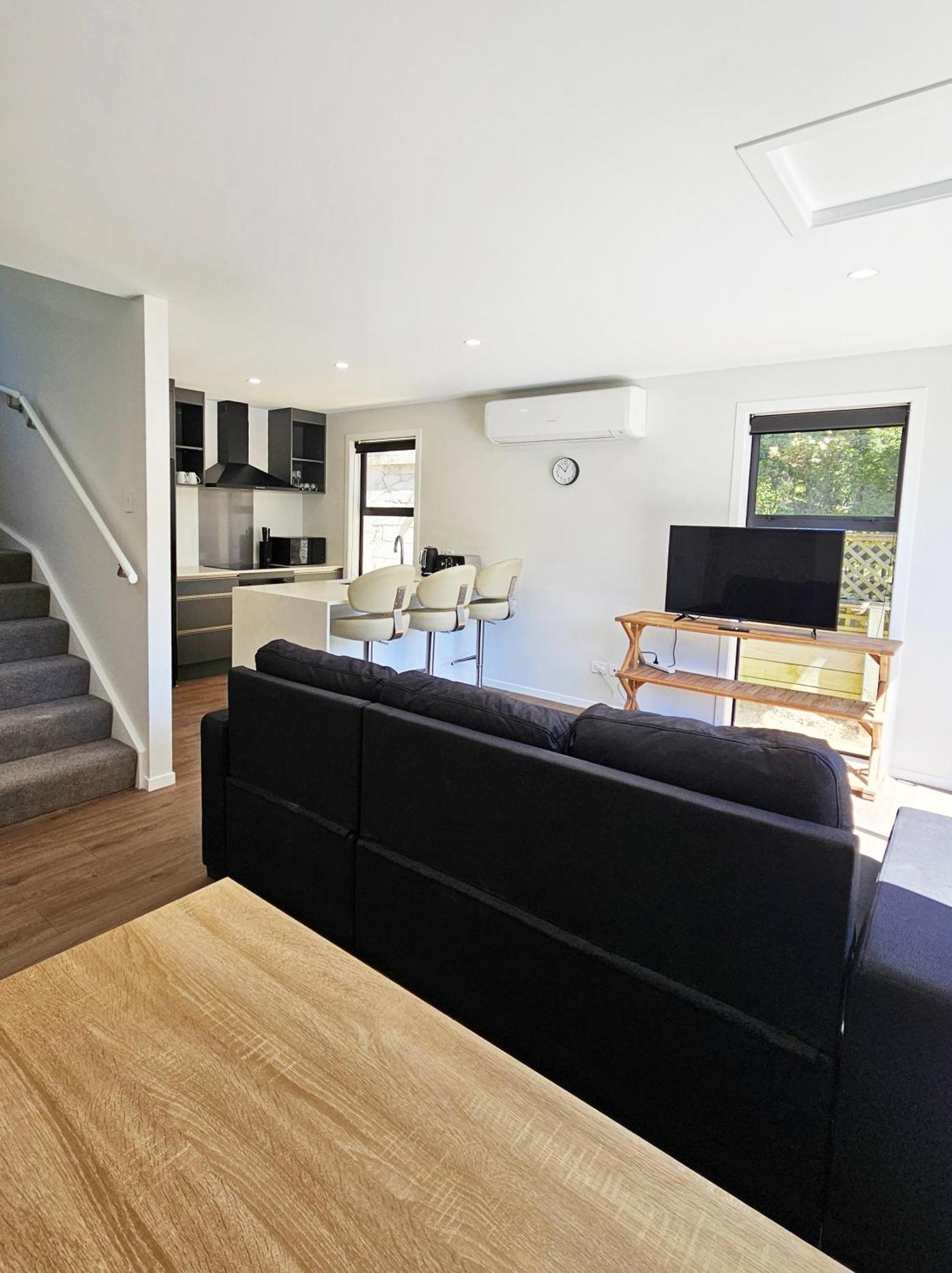 New And Fabulous, Fringe Bliss! Apartment