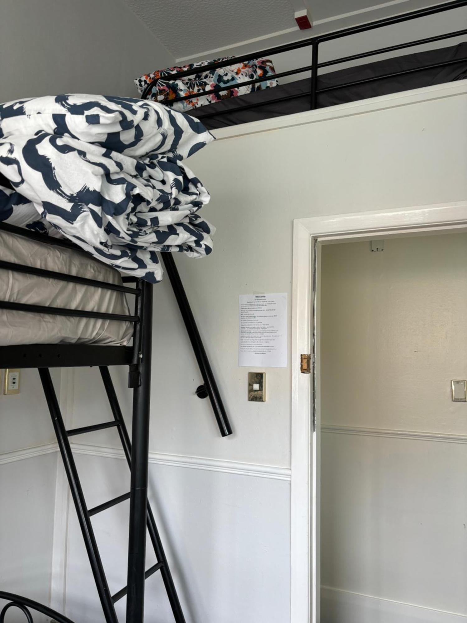 Worldwide Backpackers Hostel *
